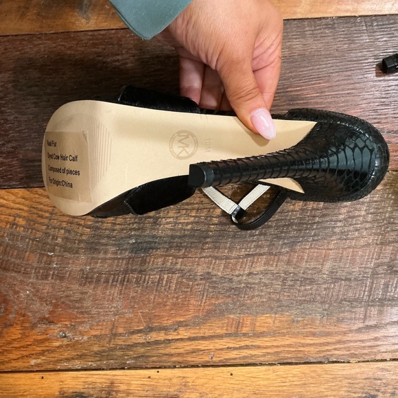 Michael Kors Nadia Black Haircalf Snakeskin T-Strap Heels Sandals Size 10M - Picture 13 of 13